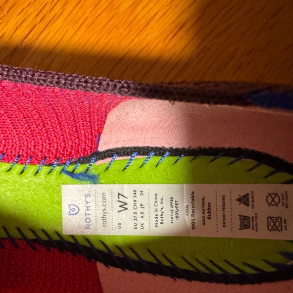 🎉HP🎉EUC-Rothy's- Women- The Point in retired berry lattice color. Size 7 - Picture 5 of 11